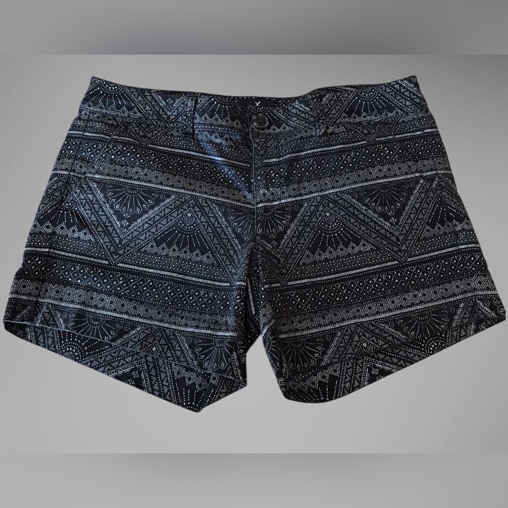 AE American Eagle Women’s‎ Midi Shorts Black & White Geometric Stretch Sz 8 EUC